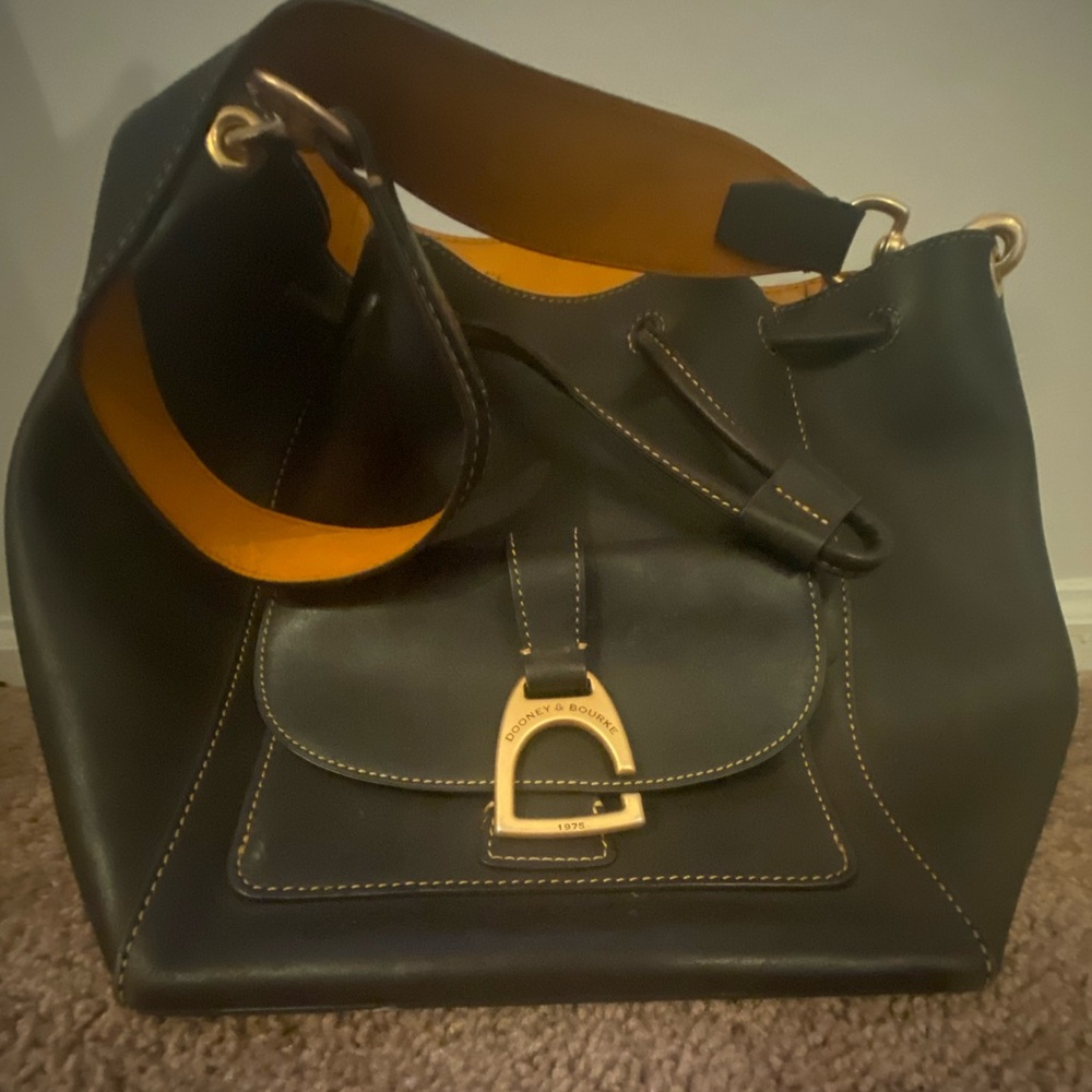 Dooney & Bourke satchel bag